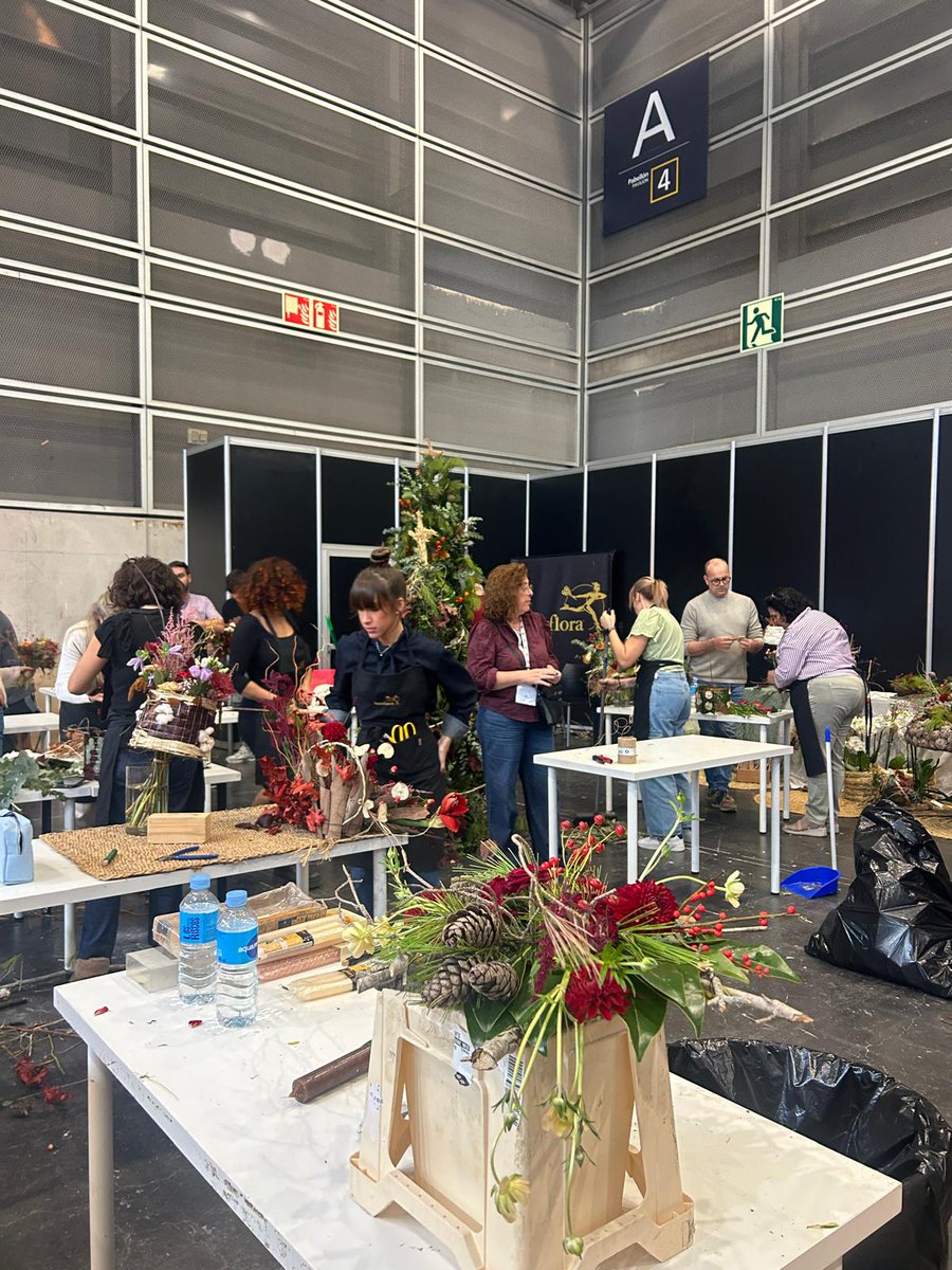 eyasaez's tweet photo. ¡Iberflora 2025 en València es un éxito rotundo! 🎉🌱

Muy contentos con el desarrollo del Plan de Marketing. ¡Y nuestro trabajo en Marketing de Influencia ha hecho match!

Es genial ver la feria llena de vida y engagement. ¡Objetivo cumplido! https://t.co/wbMMAzBTw2