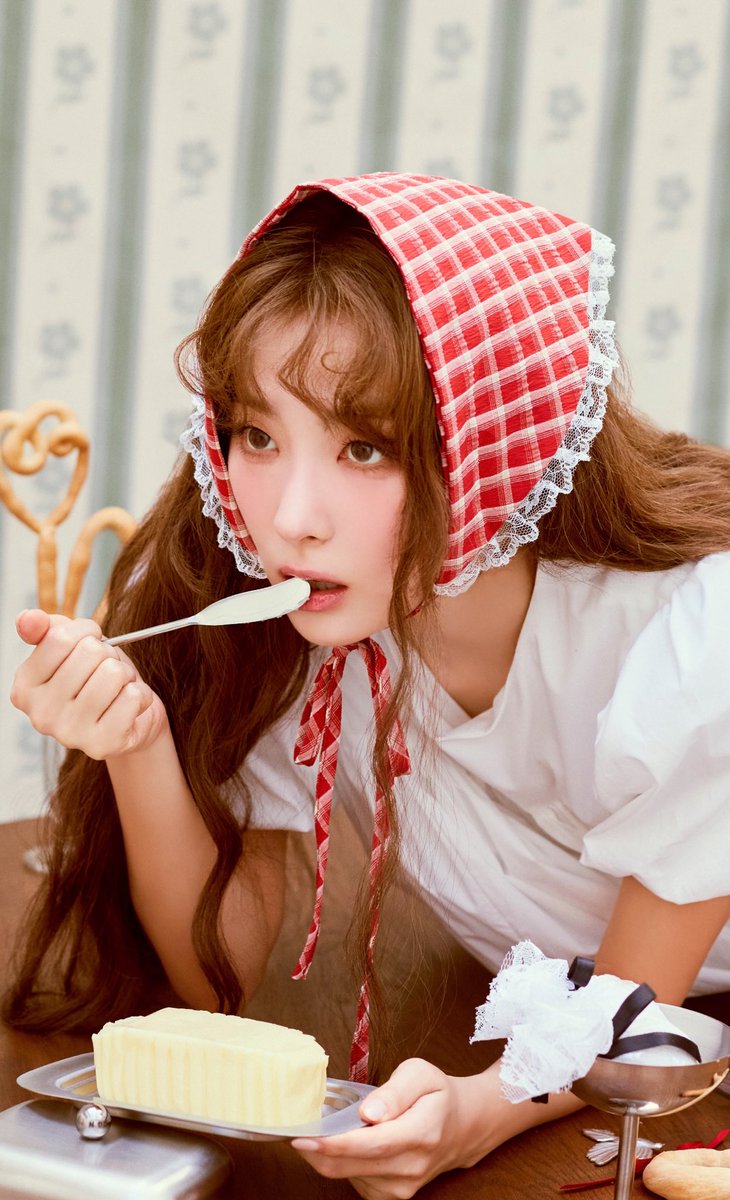 h̆̈ĭ̈ s tweet media