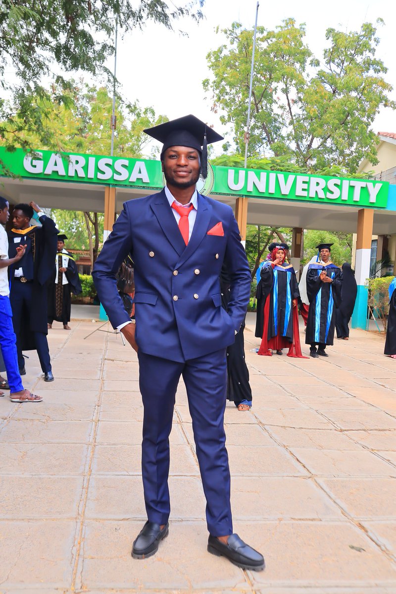 Suti ilifika guys.... TODAY IS THE DAY. Congratulations to my dearest self. With a Bachelor's Degree in Political Science and Public Administration 🎊🎊🎊