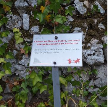 Frédérique CHAMAYOU, écrivaine (@chamayouecrit) on Twitter photo À Castelnau-le-Lez, chemin du Mas du diable on peut voir des traces d'ornières creusées par des charrois ainsi que les vestiges d'un mur archaïque en pierres sèches. Un panneau explicatif marque le lieu.
(photos de 2020)🌸
sites.google.com/view/valentin-… À Castelnau-le-Lez, chemin du Mas du diable on peut voir des traces d'ornières creusées par des charrois ainsi que les vestiges d'un mur archaïque en pierres sèches. Un panneau explicatif marque le lieu.
(photos de 2020)🌸
sites.google.com/view/valentin-…