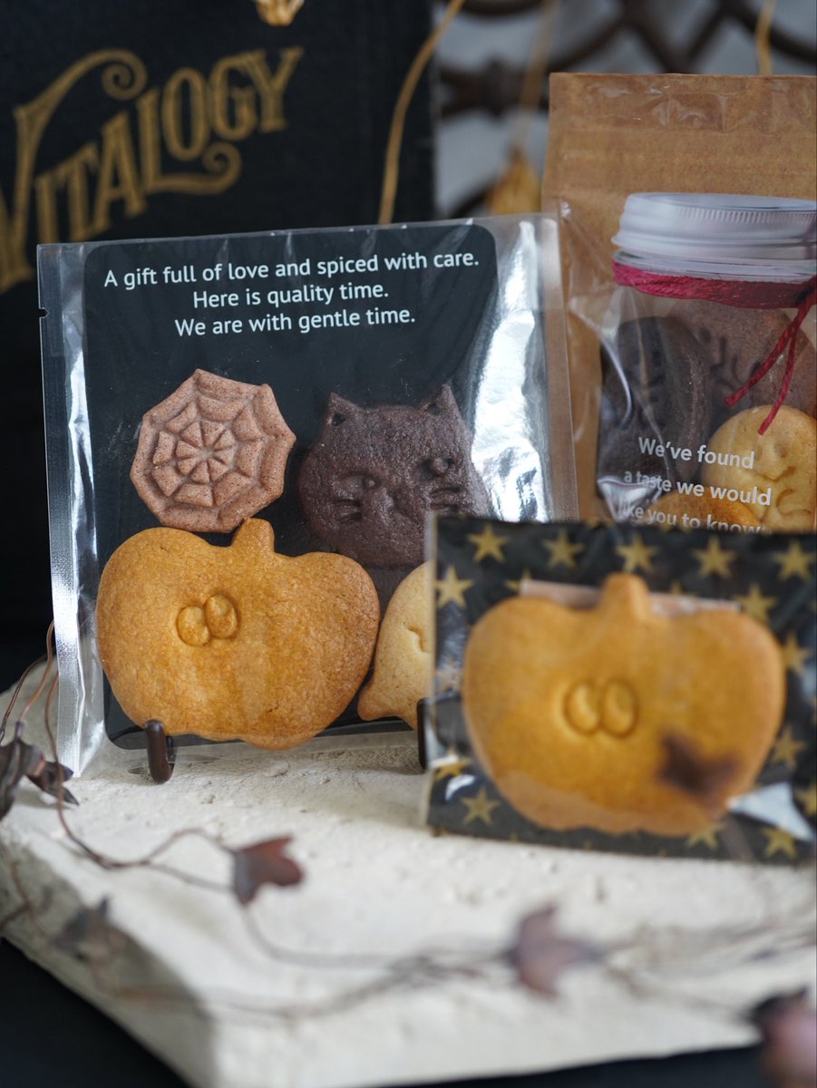 ハロウィンクッキー販売中です🎃
秋らしいカボチャ味やほろ苦ココア味、また形も様々です👻
 #奈良 #ならまち #焼き菓子 #ギフト #ハロウィンクッキー
