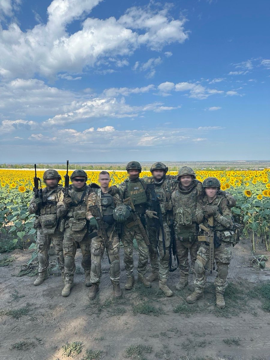 solidarity_lgn's tweet photo. Підрозділ «Солідарність» — це братерство, що загартувалось у вогні війни.
Пліч-о-пліч стоять воїни з України та Сакартвело, єдині серцем і духом.
Ми б’ємося за тих, хто вже не повернеться, і за тих, хто ще чекає вдома.
«Солідарність» — це не просто назва. Це наша суть. https://t.co/uPB6I7SUdG