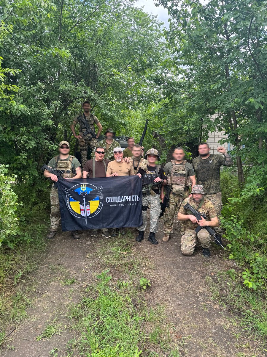 solidarity_lgn's tweet photo. Підрозділ «Солідарність» — це братерство, що загартувалось у вогні війни.
Пліч-о-пліч стоять воїни з України та Сакартвело, єдині серцем і духом.
Ми б’ємося за тих, хто вже не повернеться, і за тих, хто ще чекає вдома.
«Солідарність» — це не просто назва. Це наша суть. https://t.co/uPB6I7SUdG
