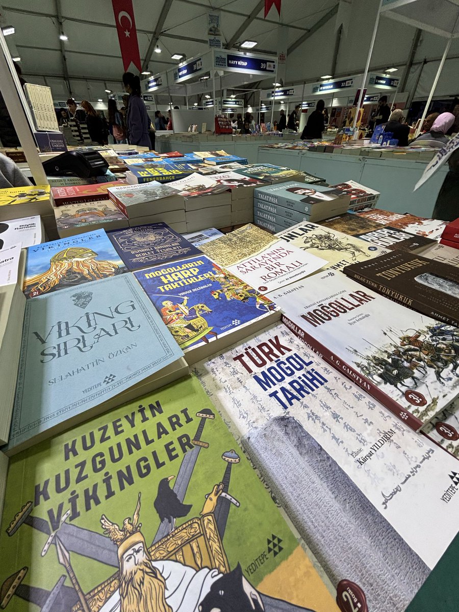 Üsküdar sahilde kitap fuarı var

Çocuk kitapları 
Dünya klasikleri 
Dünya tarihi
Türk edebiyatı
Dini eserler
Bilim, sanat, felsefe, roman

Entelektüel birikim adına ne varsa burada
İlginizi çekecek en az bir kitap bulursunuz

Vizyonunuz ve kültürünüz okuduklarınız kadardır…