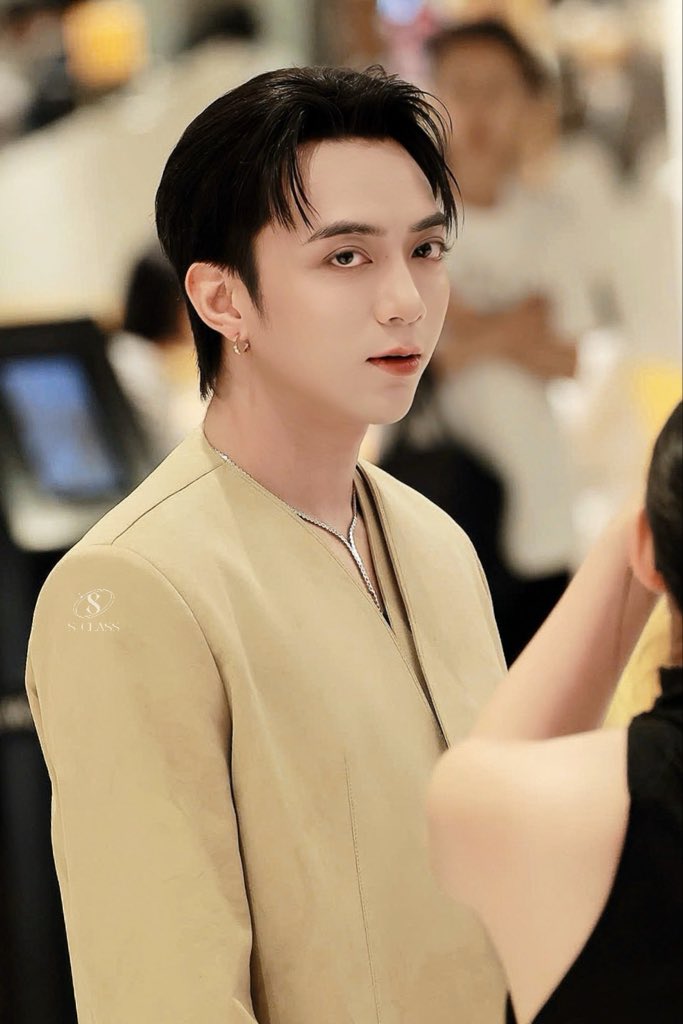 pearl_bin9's tweet photo. Thiếu gia Sơn Hoàng Nguyễn tại sự kiện Chaumet✨

📸: S_class

SOOBIN AT BEE DE CHAUMET POP-UP

#SOOBIN #SSLabel #beedeChaumet #Chaumet #SOOBINxCHAUMET https://t.co/wSJsOFfs1h