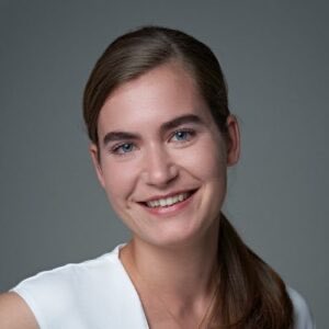 Column: De dag dat Lidewij de Vos de NPO ontmaskerde
Max von Kreyfelt 

Er was eens een interviewer die dacht dat hij de macht had. Hij heette Sven Kockelmann, beroeps-onderbreker en zelfbenoemd poortwachter van het publieke debat. Hij ging in gesprek met Lidewij de Vos, althans,