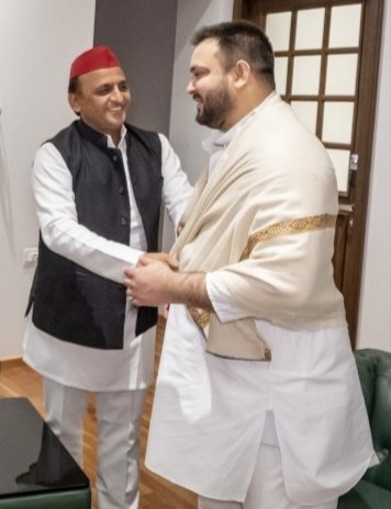 yadav_range's tweet photo. #बिहार में अब सियासत गरमाने वाली है 25 अक्टूबर से @yadavakhilesh का मिशन बिहार शुरू ।
@yadavtejashwi के साथ PDA एकता का बिगुल बजेगा
बदलाव बिहार से उठेगा और विदाई यूपी में होगी। 💪
#AkhileshYadav #tejaswiyadav #Bihar 
#BiharElection2025 #RJD #SamajwadiParty https://t.co/hPTkc3GSvP