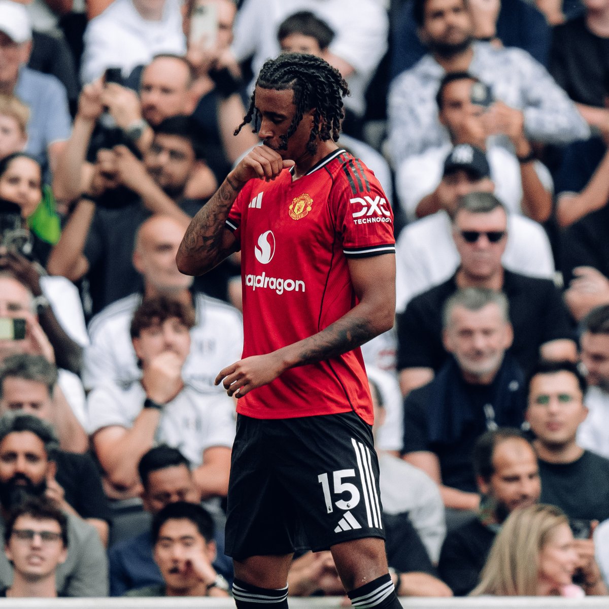 ManUtd's tweet photo. 🇫🇷 @Leny_Yoro is one of 25 finalists for this year's European Golden Boy award! 👏🔴