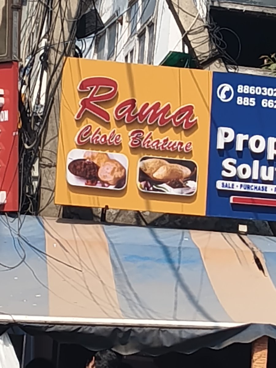 stdpanic's tweet image. Virat bhai ki psnd theek thaak hi h kuch jyada hi over hype kr rkha h isse. 100 rupees for 1 plate. Theek th.