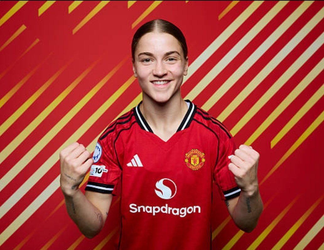 James_Newhill's tweet image. Today is a good day because Jess Park plays football.