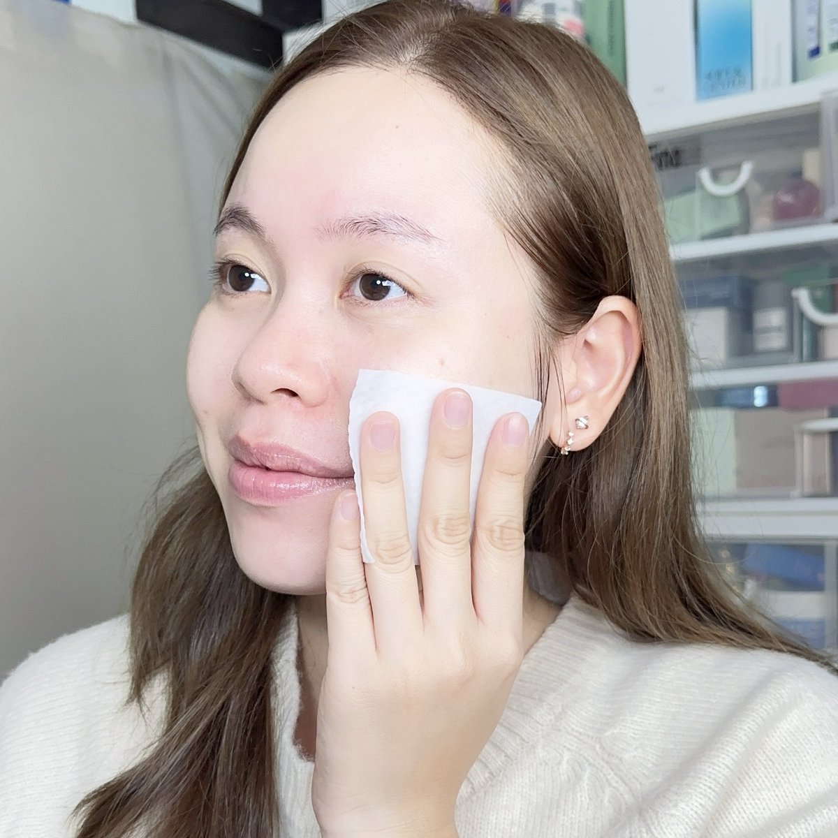 Skintific มี toner pad แล้วน้าา อันนี้กระปุกที่ 2 แล้วด้วย ชอบมากกก เค้าเป็นสูตร AHA BHA PHA ช่วยผลัดเซลล์ผิวอย่างอ่อนโยน ไม่แสบผิว ไม่ระคายเคืองผิว pad ใหญ่สะใจ เวลาใช้ทำเป็นมาสก์จะรู้สึกเย็นๆ แล้วใช้เช็ดผิวต่อ หน้าเฟรชมาก ชอบสุด #ใช้จริงรีวิวจริง #ใช้ดีบอกต่อ