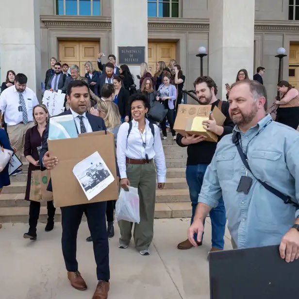 L’ensemble des journalistes accrédités au Pentagone - dont ceux de Fox News - ont refusé hier de signer un document restreignant et contrôlant leur travail, ce qui a provoqué leur départ. Il n’y a donc pour l’heure plus de presse libre au sein de l’institution. La présidence