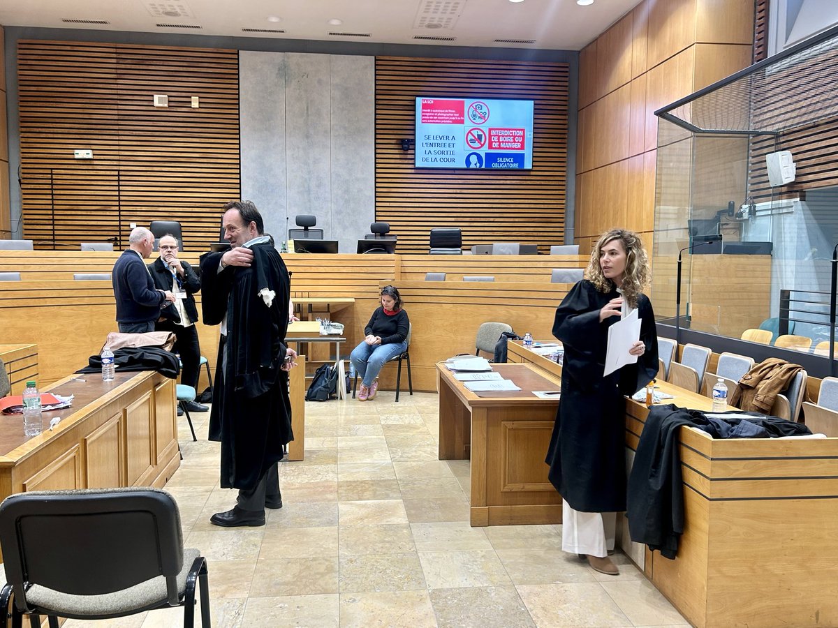 JulietteCampion's tweet image. Jeudi 16 octobre, avant-dernier jour du procès de Cédric Jubillar : place aux plaidoiries de la défense, avec Emmanuelle Franck ce matin et son confrère Alexandre Martin, cet après-midi. Les voici tous les deux, stressés, il y a quelques instants. LT à suivre pour @franceinfo👇🏻