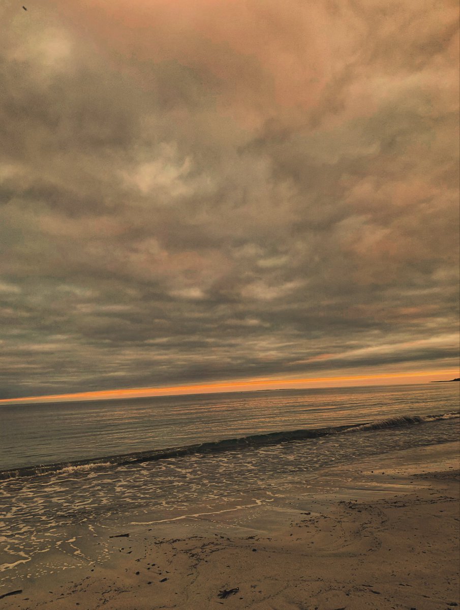 Sheltered from the noises of the world.

#thursdayvibes #Autumn #grandrising  #sunrise #weather #GoodVibesOnly #StormHour #jefinuist #outerhebrides #scotland