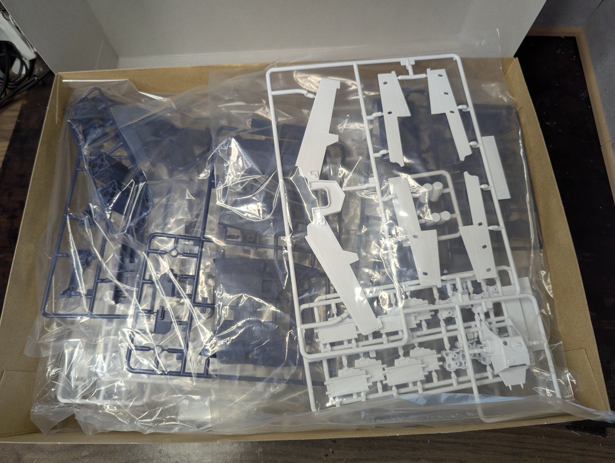 バトロイドの設計を担当したPLAMAX 一条輝のVF-1Sストライクバトロイドバルキリーが本日メーカーさん出荷のようです！
このスーパーパーツを取り付けられるように基本構造も考えていたんだよう！
劇場版角指とか、ビシッと決まる開いた翼とかぜひ見て！！
箱デッカ！
湯浅さんのミンメイもステキ！