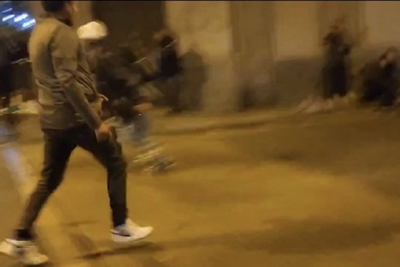 ValeriaBersaken's tweet image. Se logra identificar al sujeto que habría disparado contra uno de los revoltosos , no era policía sino uno de los subversivos   infiltrados en la marcha #TomaLaCalle