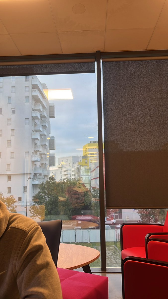 à l’université on as des salles de braqueurs mais on à aussi les salles des PDG de demain