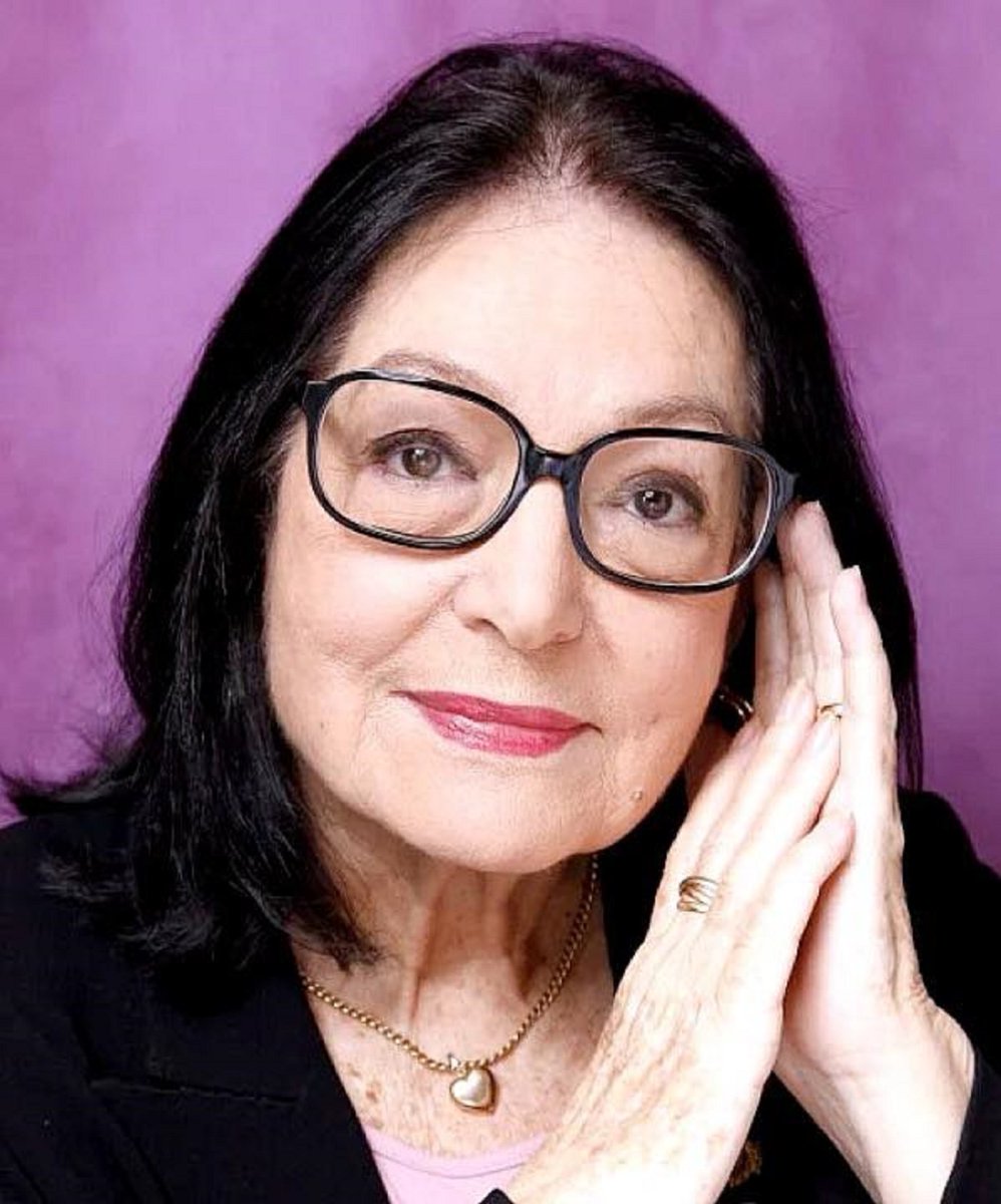 Tom_de_Belfore's tweet photo. „Ich glaube, wenn man nicht um die Traurigkeit gelernt hat, kann man das Glück nicht wertschätzen“.
Nana Mouskouri (91) hat über 300 Millionen Tonträger verkauft &amp; gehört damit zu den erfolgreichsten Sängerinnen aller Zeiten. Sie hat über 1.600 Lieder in 20 Sprachen aufgenommen https://t.co/fU8hrmGUfj