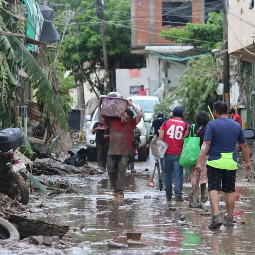 Meksika'da şiddetli yağışlar nedeniyle hayatını kaybedenlerin sayısı 66'ya yükseldi.