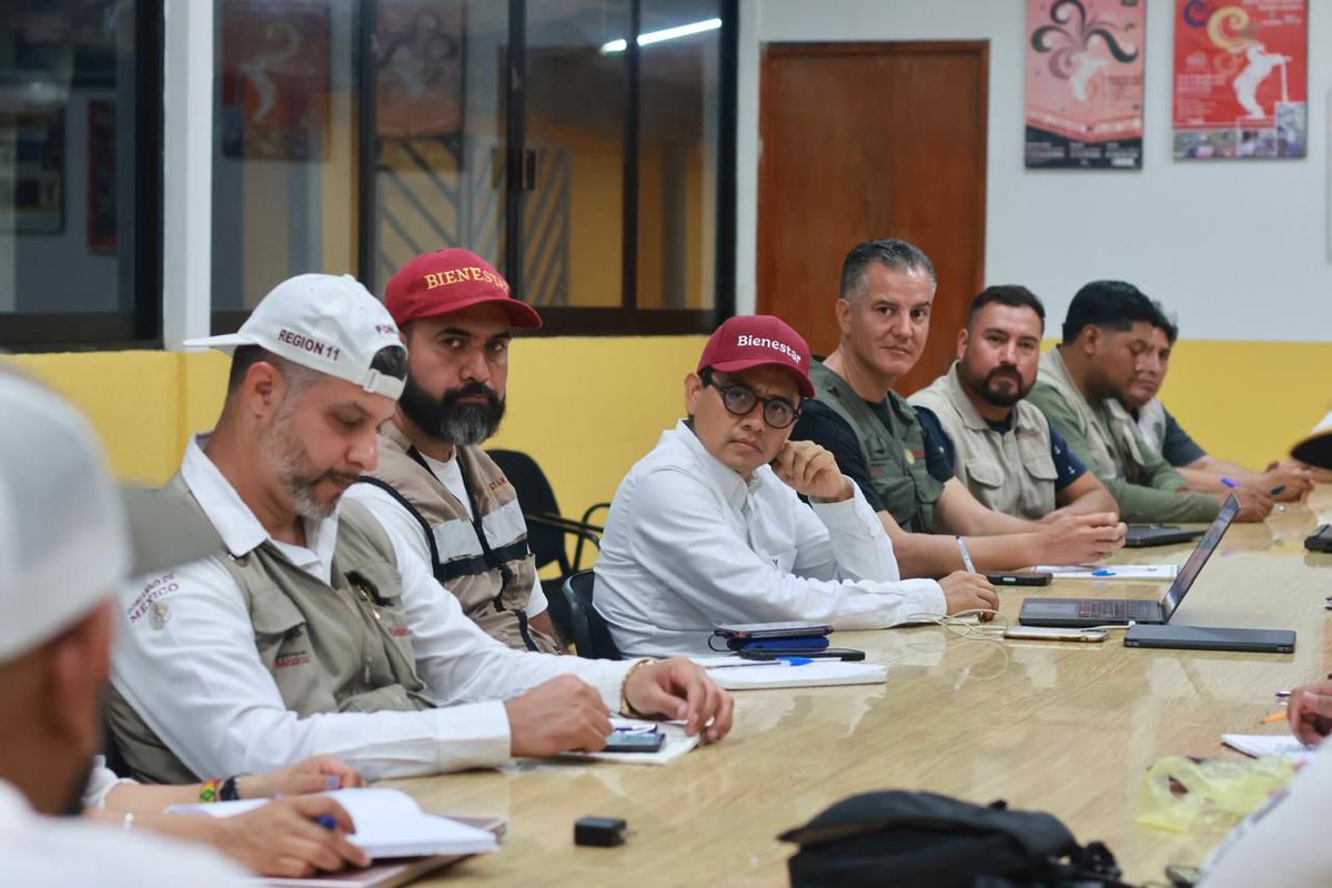A_MontielR's tweet image. Sostuvimos una reunión de coordinación para dar seguimiento al #CensoBienestar, con el objetivo de fortalecer la atención a las familias afectadas por las lluvias en #Veracruz, #SanLuisPotosí, #Puebla, #Querétaro e #Hidalgo.
Seguiremos trabajando para que el bienestar regrese a…