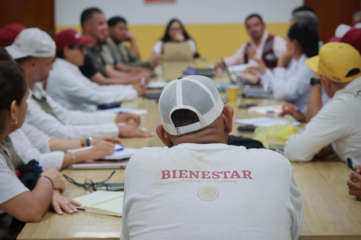 A_MontielR's tweet image. Sostuvimos una reunión de coordinación para dar seguimiento al #CensoBienestar, con el objetivo de fortalecer la atención a las familias afectadas por las lluvias en #Veracruz, #SanLuisPotosí, #Puebla, #Querétaro e #Hidalgo.
Seguiremos trabajando para que el bienestar regrese a…