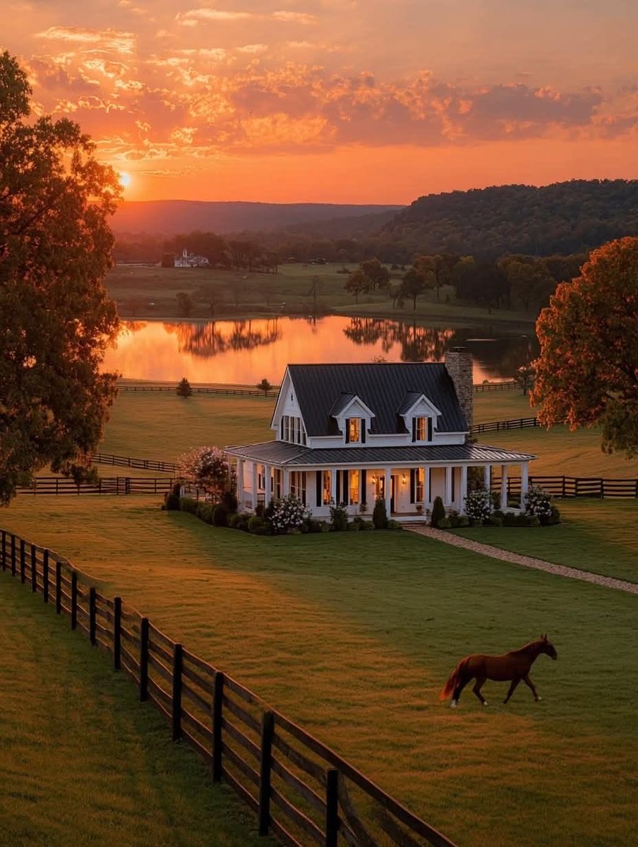 لن يجلب السعي شيئاً لا نصيب به
أو يمنع الحرص ما قد قـــــدر الله