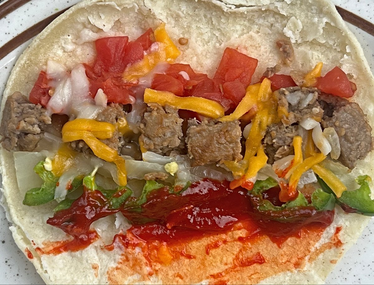 Robotvirgin's tweet photo. Vegan Tacos with Beyond Burger, Onion, Jalapeรฑo, Tomato, Vegan Cheese & Sriracha!
.
.
.
.
.
.
.
.
#beyondburger #beyondmeat #vegantaco #vegantacotuesday #veganmeat #vegan #veganfood #plantbased #veganism #veganfortheanimals #portlandvegans #vegancheese #govegan #veganmexicanfood https://t.co/X3MM82tCMK