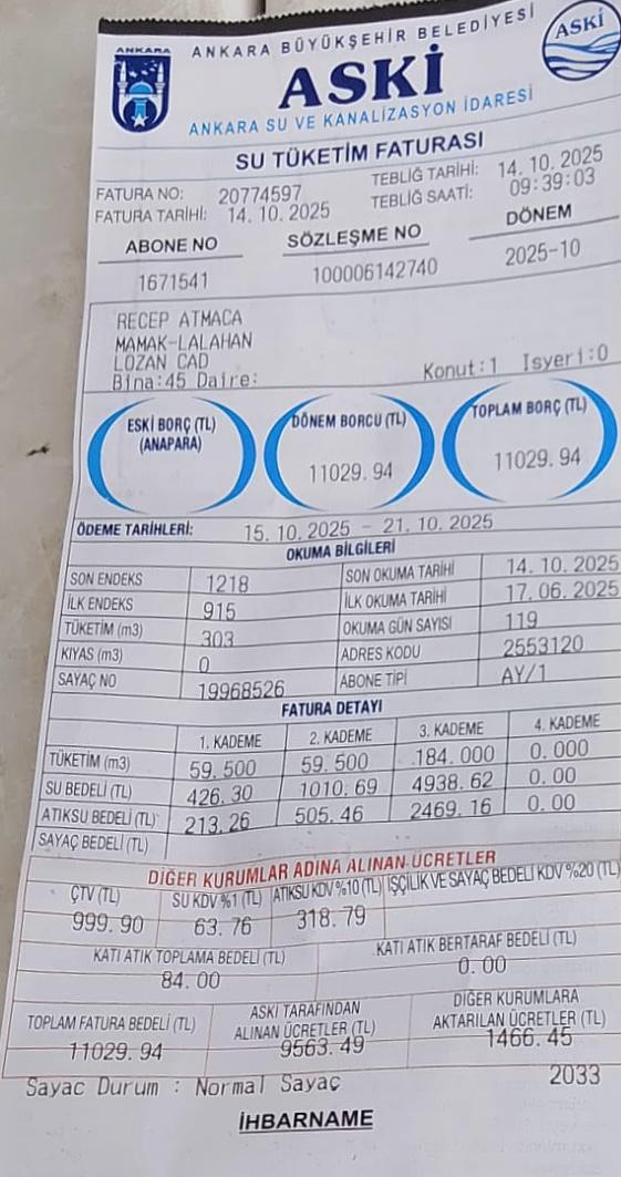 Soygun bu...
Vurgun bu...
Tam 11 bin liralık su faturası!
Tüketime bakıp, "hamam mı işletiyor bunlar" demeyin. Tam 4 aylık. Sayaçlar 4 ayda bir okununca işte böyle katlamalı geliyor faturalar.
Üstelik Lalahan burası, garibanların oturduğu gecekondu bölgesi. Ne yapsın insanlar,