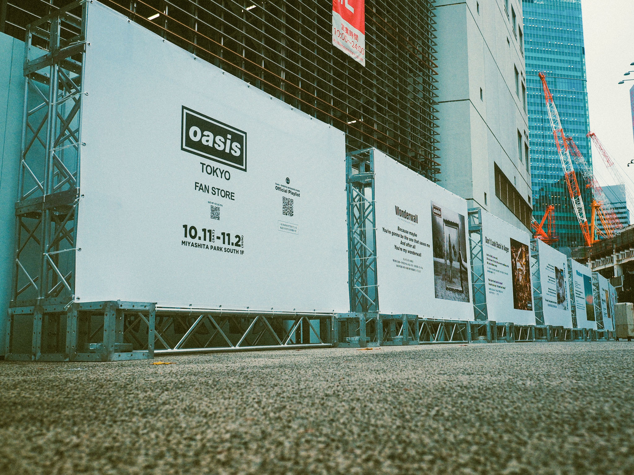 Oasis 30周年記念バッグ ホワイト 祝・再結成＆デビュー30周年！『リヴ・フォーエヴァー：Oasis 30