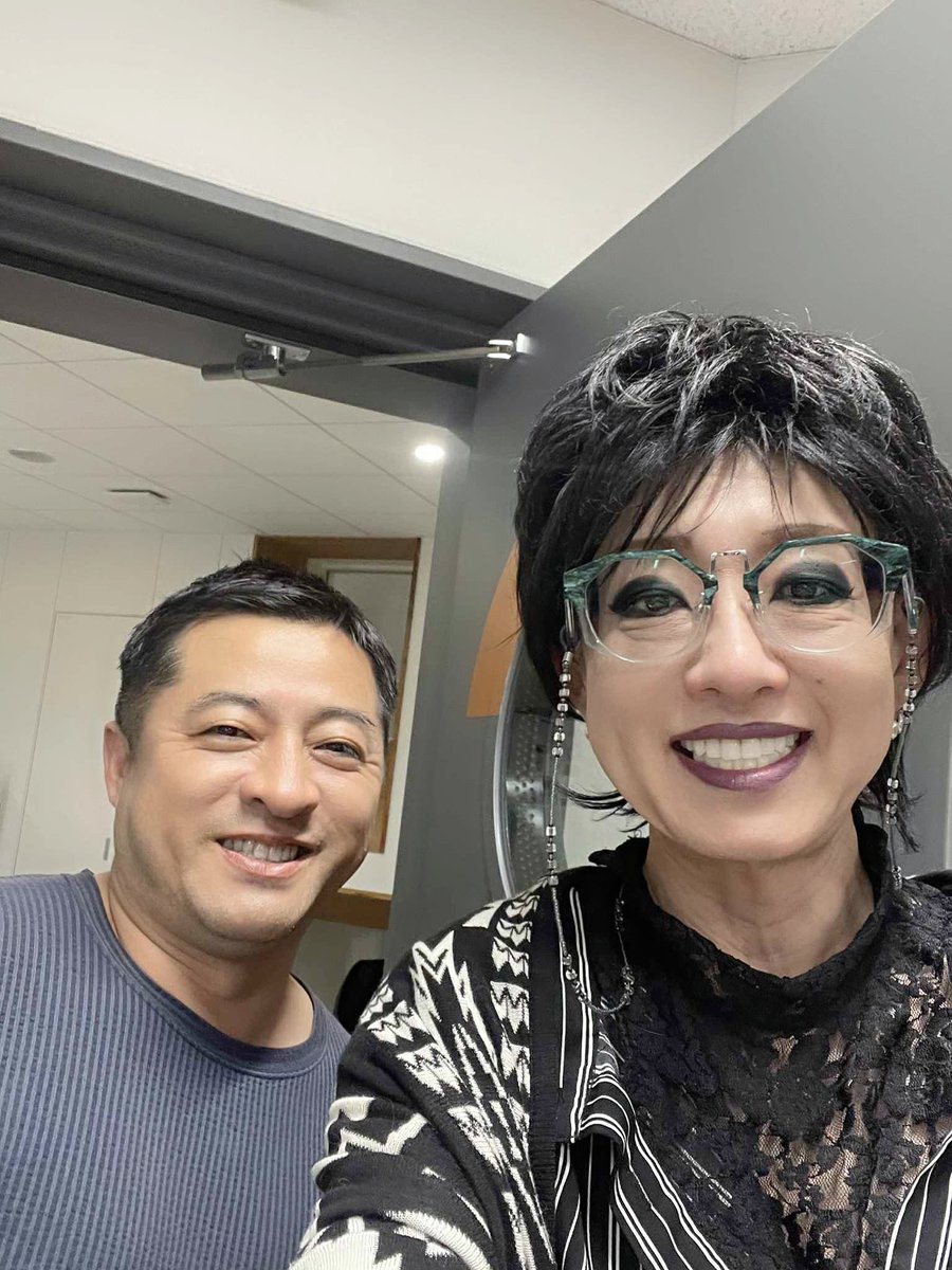 エキマイク無事終わったー🤣
久々のラジオ、しかも生放送💦
放送禁止用語を話さない！だけを気をつけキャミの小林さんと楽しくおしゃべりできた😆
放送中ニュースエブリィの田村さんとかも見学しに来てくれた🤣
番組出演後、田村さんと30分世間話を楽しみました😊✨