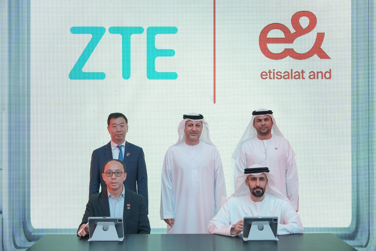 ZTEPress's tweet image. At #GITEXGlobal 2025, #ZTE and e& UAE signed an MoU to revolutionize smart cities with 5G private networks, driving innovation in AI-powered drones, smart sensing, and real-time monitoring.
This partnership marks a new step toward a sustainable, intelligent, and connected…