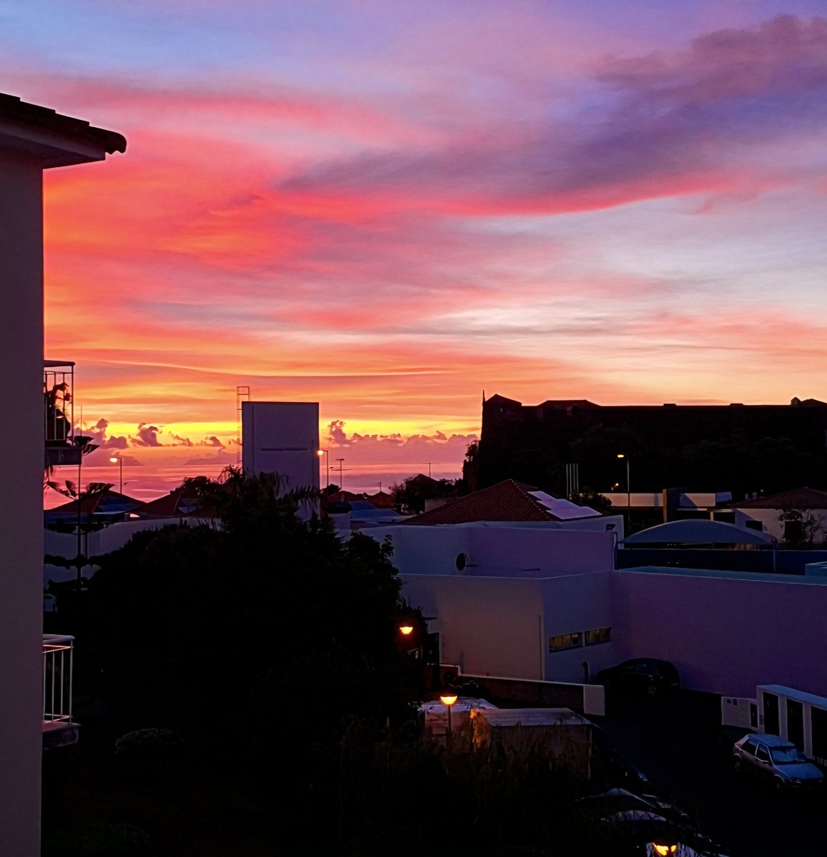 Good morning! 🌅 
#sunrise after the rain. 🧡💛
#Funchal #MadeiraIslands🏝