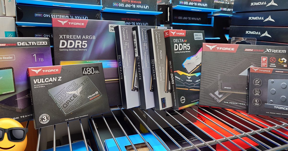 お片付け中

T-Force,T-CREATEのみでこれだけ

写ってないけどまだEliteとかが何個か…

(　ﾟ∀ﾟ)o彡゜TEAM！TEAM！