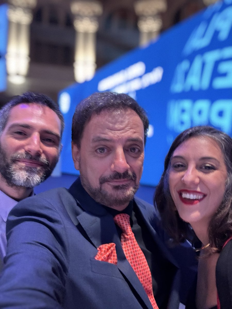 juansolocomico's tweet photo. Gran noche ayer en el premio Planeta. Lo pasé en grande con personas que ya se han convertido en mis amigas. Hay que disfrutar de estos momentos!!! 🤗🤗
@Planetadelibros https://t.co/WAeBaehPHw