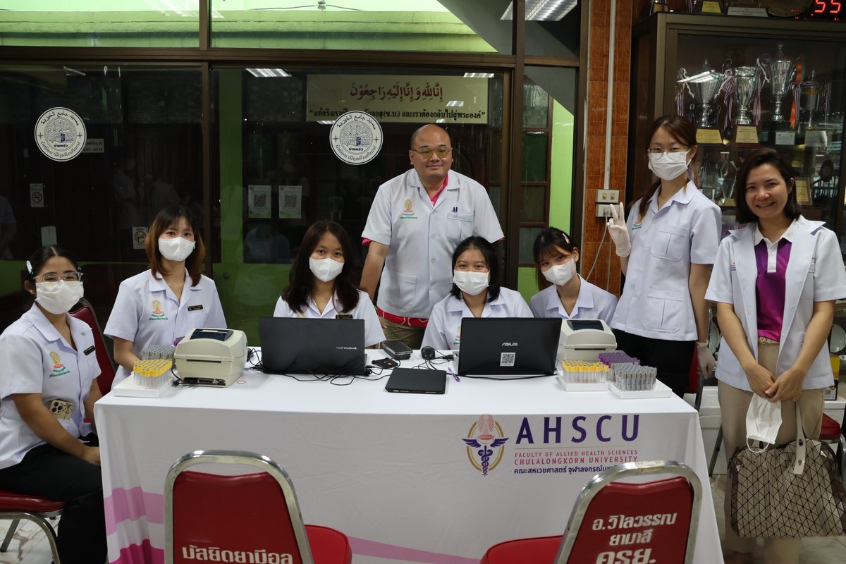 ChulalongkornU's tweet photo. สหเวชศาสตร์ จุฬาฯ ลงพื้นที่ “ชุมชนบ้านครัว” สร้างโมเดลสุขภาพยั่งยืน 🌿
บูรณาการ 4 สาขาวิชา ตรวจสุขภาพครบวงจร พร้อมเสริมความรู้ดูแลตนเอง 💪
ต้นแบบลดความเหลื่อมล้ำทางสุขภาพอย่างแท้จริง 💗
อ่านต่อ 👉 https://t.co/kVIx1if3SO
#SDGs #ChulaForAll https://t.co/tuOfKBxwua