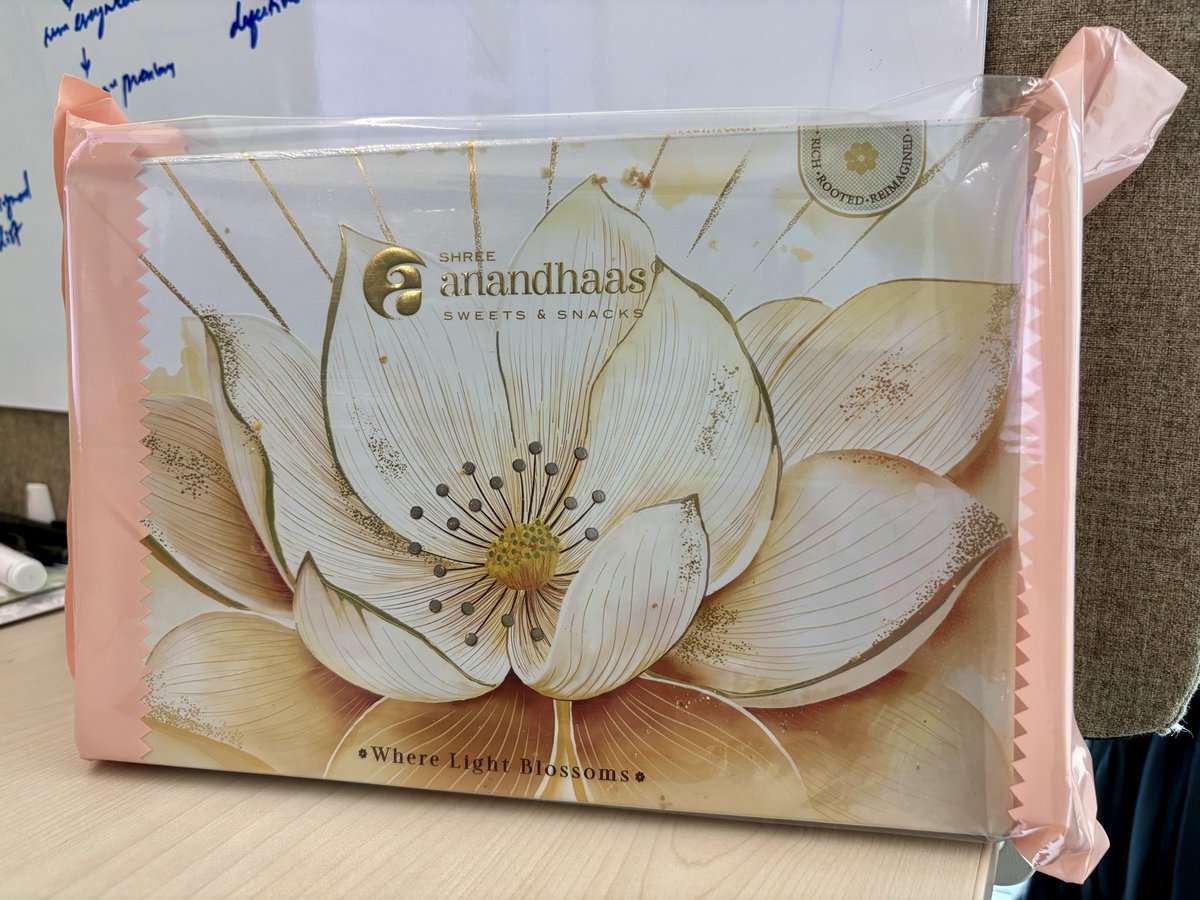 balajigr16's tweet photo. @sudharsanhari got diwali sweets from office and they’re from anandhaas.. too good! https://t.co/0GzuzaZ7n9