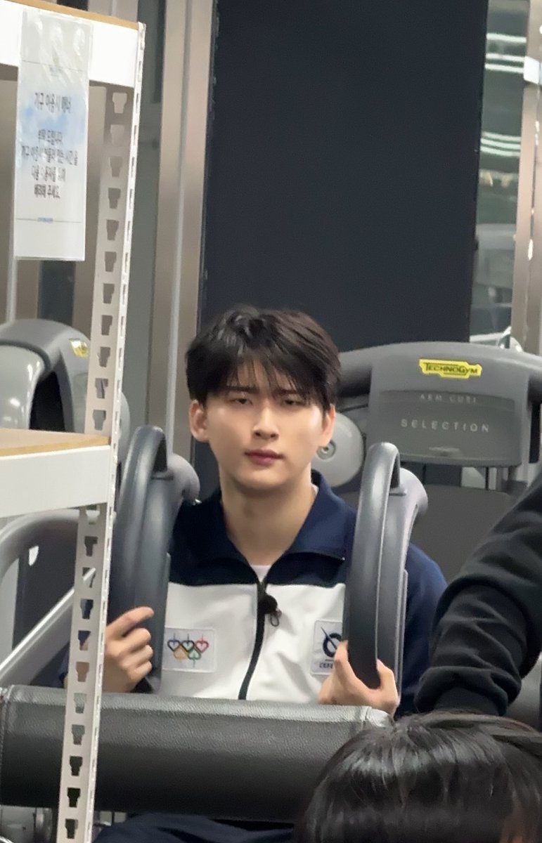 CRAVITY_twt's tweet photo. 서삥삥 생일 축하해~😉 앞으로도 계속 내 친구해줘 오늘 이 세상 누구보다 행복하거라~😎
#우빈 #정모 #러비티 #크래비티
#HAPPYWOOBINDAY
#우카_아부지_생신_축하
#크래비티_북극곰아디_서우빈_생일 https://t.co/lukvsVHpPv