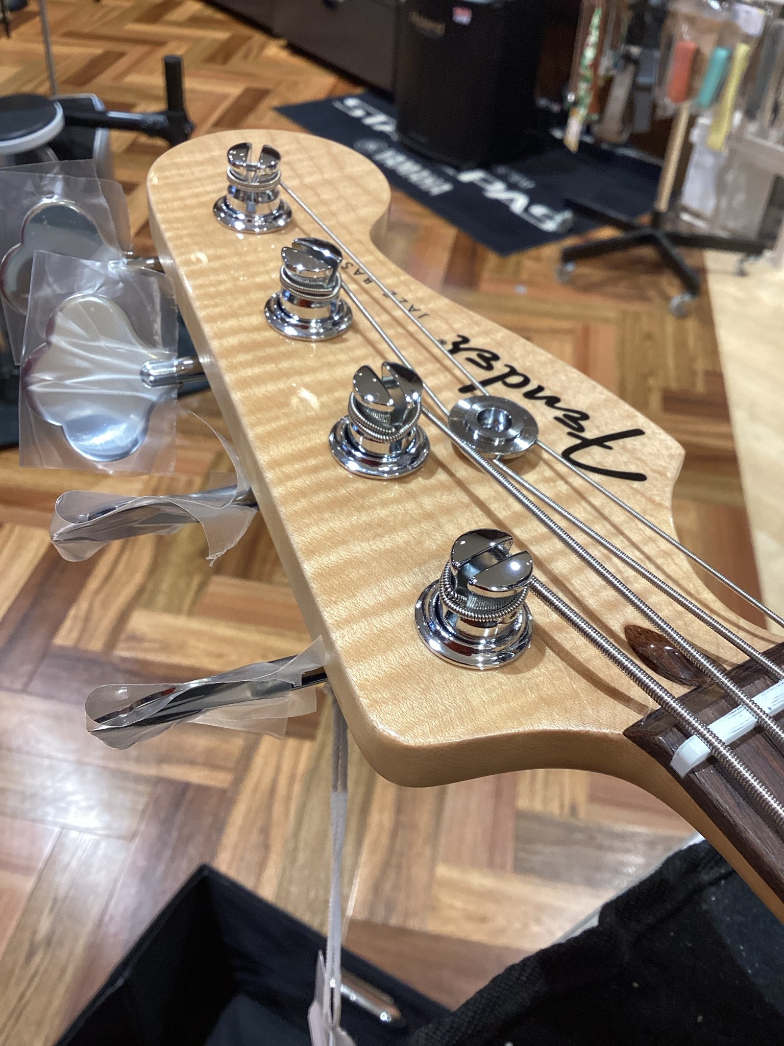 エレキベース - Search / X