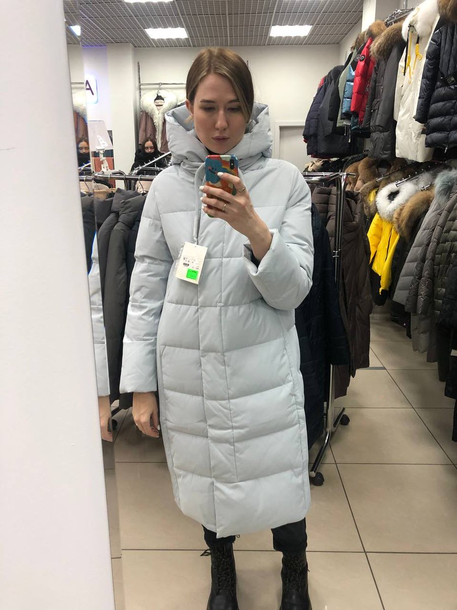 MayMiay_'s tweet photo. В конце 2021 года купила самый пиздатый пуховик в своей жизни. На самом деле я долго искала то, что мне подойдет на мой высокий рост. И вот уже 3 года как он лежит в коробке в России. Так и не выгуляла 🥲 https://t.co/sq7LjorIGL