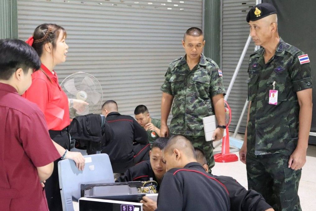 3rd_army1's tweet image. พล.ต. วิษณุ วิจิตรพงษา ผบ.บชร.3 ตรวจเยี่ยมการฝึกประสบการณ์วิชาชีพ/การให้บริการนอกสถานที่ของ ทหารกองประจำการที่เข้ารับ การอบรมฝึกวิชาชีพ ระยะสั้น สังกัด บชร.3 ณ อาคารอเนกประสงค์ บชร.3