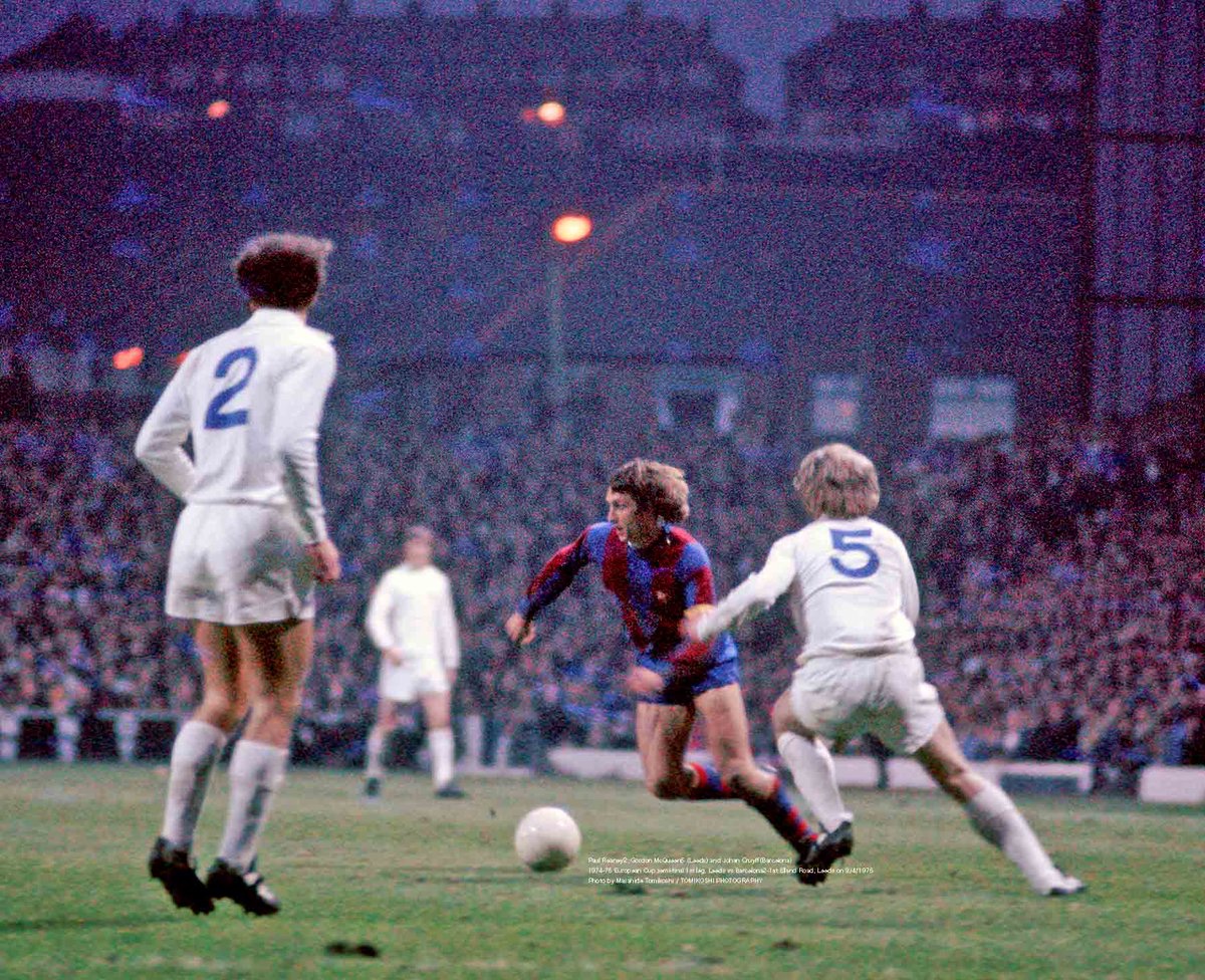 leeds_snippets's tweet image. Always like these pictures of Johan Cruyff with Beeston Hill in the background (point of note, I think it’s actually still Windmill Hill at that point, not Beeston Hill).