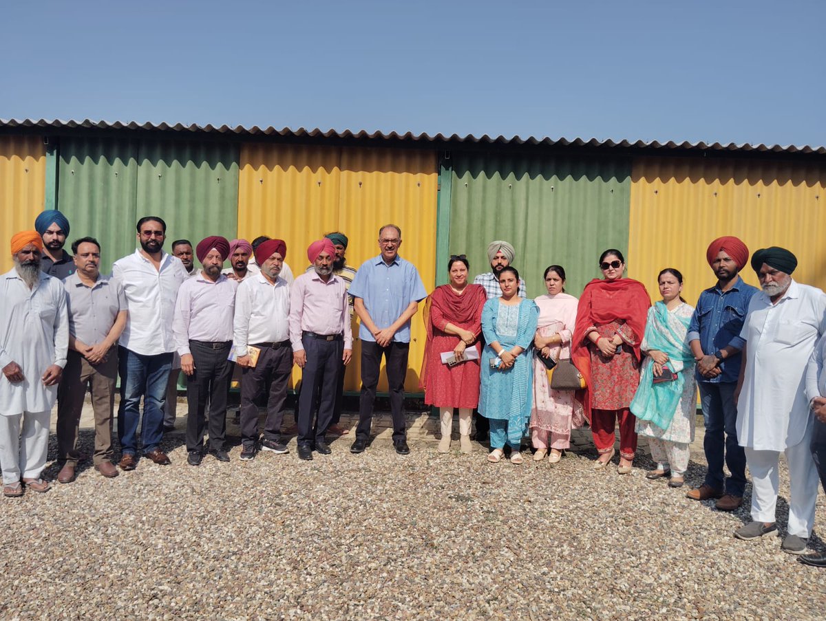 FisheriesGoI's tweet image. Dr. Abhilaksh Likhi, Secretary, Department of Fisheries, Government of India, during his visit to the #RAS Farm in Fatehgarh Sahib district, Punjab, interacted with local fishers and #entrepreneurs.
They shared their experiences and best practices adopted in aquaculture to…