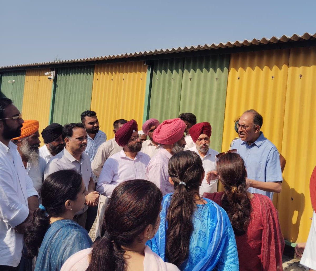 FisheriesGoI's tweet image. Dr. Abhilaksh Likhi, Secretary, Department of Fisheries, Government of India, during his visit to the #RAS Farm in Fatehgarh Sahib district, Punjab, interacted with local fishers and #entrepreneurs.
They shared their experiences and best practices adopted in aquaculture to…