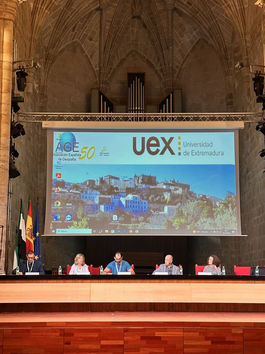 Taula rodona “Cambio Global y Riesgos Naturales.” <a href="/AGE_Oficial/">Asociación Española de Geografía</a> amb Jorge Olcina Cantos (UA), Javier Martín Vide (UB), Ana Camarasa Belmonte (UV) i Estela Nadal Romero (INPE-CSIC). Onades de calor, DANA, inundacions, incendis, ordenació del territori….