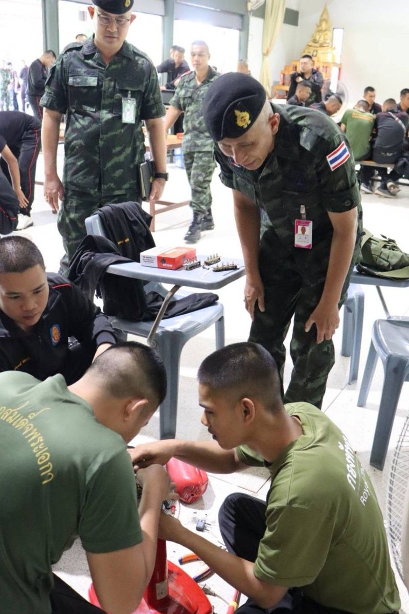 3rd_army1's tweet image. พล.ต. วิษณุ วิจิตรพงษา ผบ.บชร.3 ตรวจเยี่ยมการฝึกประสบการณ์วิชาชีพ/การให้บริการนอกสถานที่ของ ทหารกองประจำการที่เข้ารับ การอบรมฝึกวิชาชีพ ระยะสั้น สังกัด บชร.3 ณ อาคารอเนกประสงค์ บชร.3