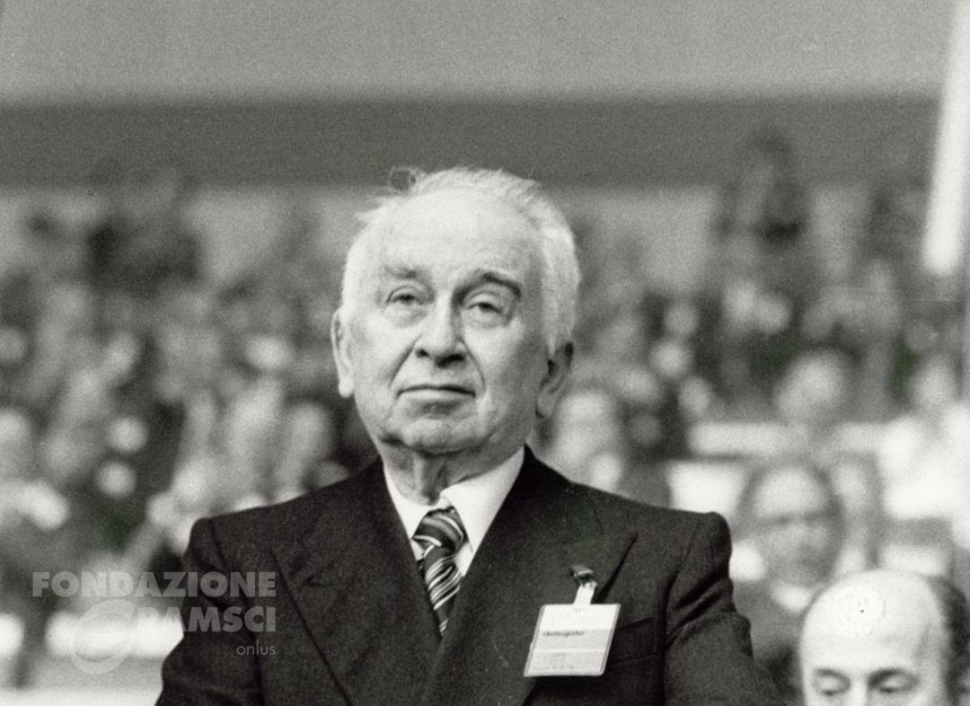 akraeides's tweet image. 