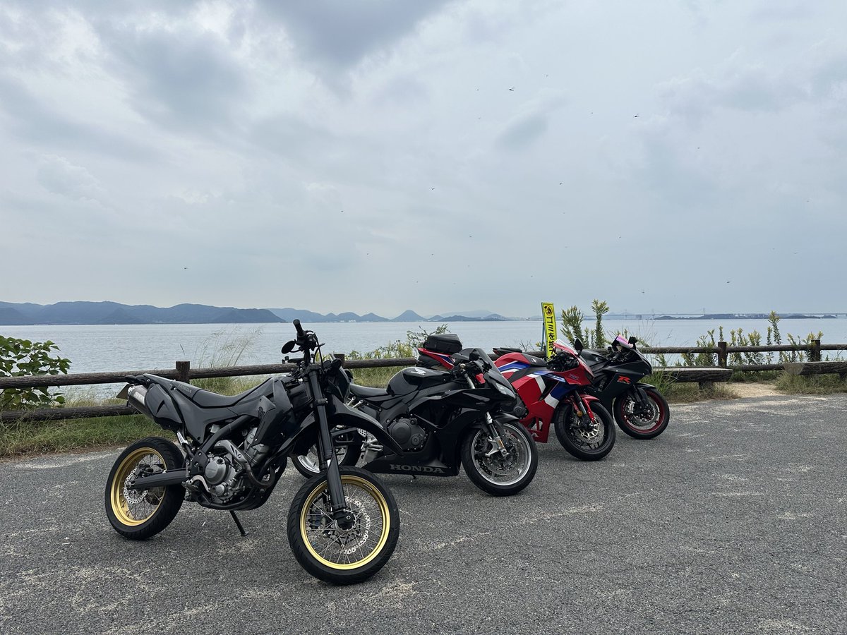 Nooo_BU's tweet photo. 久々のメンバーでツーリングしてきました🏍💨
雨予報でしたが、何とか雨に打たれることなく帰ってこれました😁
#ツーリング #バイク #鷲羽山 #玉野 #8WIRE https://t.co/zhgK1KRQsG