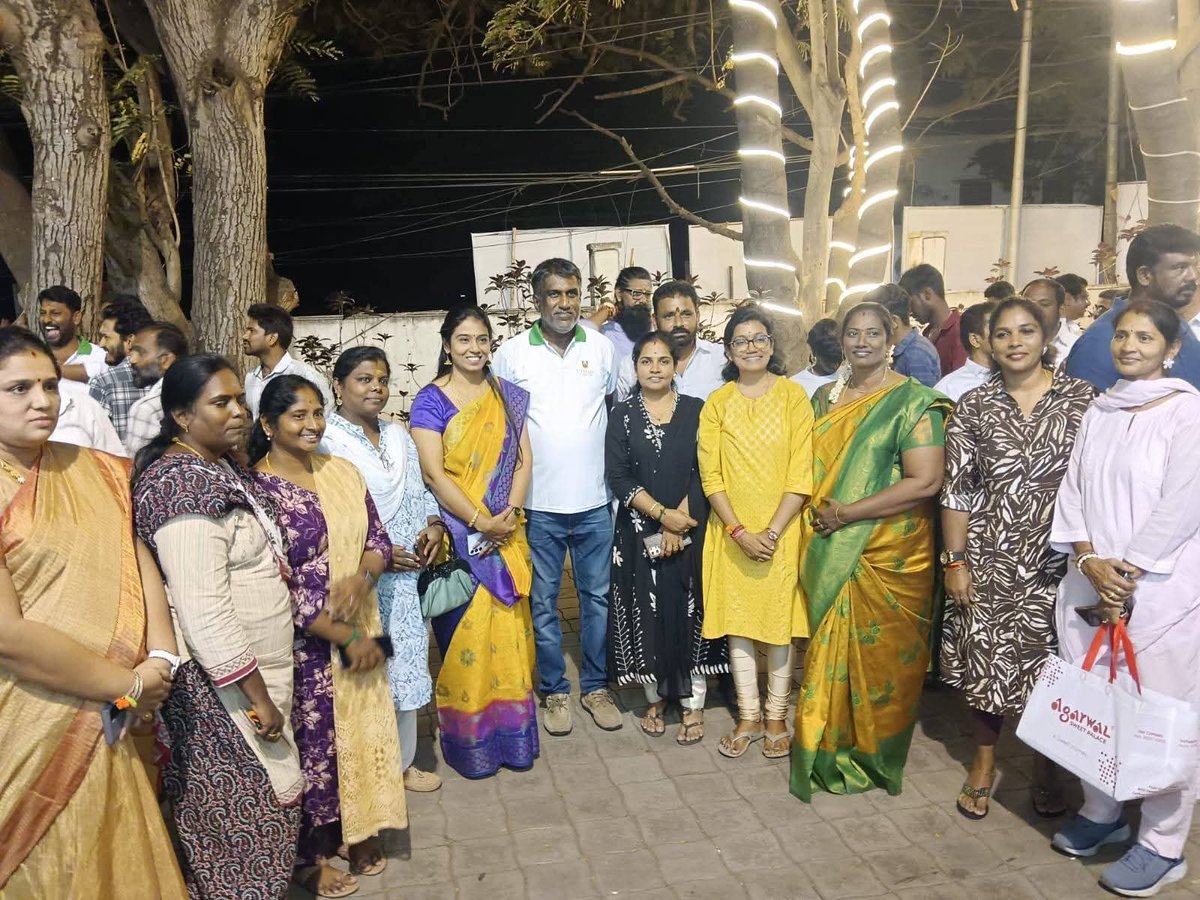 நேற்று திரு. பாலாஜி   அண்ணாவின் உத்தம் பவுண்டேசன் சார்பில் முன்னாள் மாநில தலைவர் திரு.<a href="/annamalai_k/">K.Annamalai</a>    அண்ணா அவர்கள் தலைமையில் தந்தை இழந்த 100 பெண் குழந்தைகளின் கல்விக்கு  தலா 10000 ருபாய் ஊக்கத் தொகை வழங்கும் நிகழ்ச்சியில் கலந்து கொண்டதில் பெருமிதம் கொள்கிறேன்.