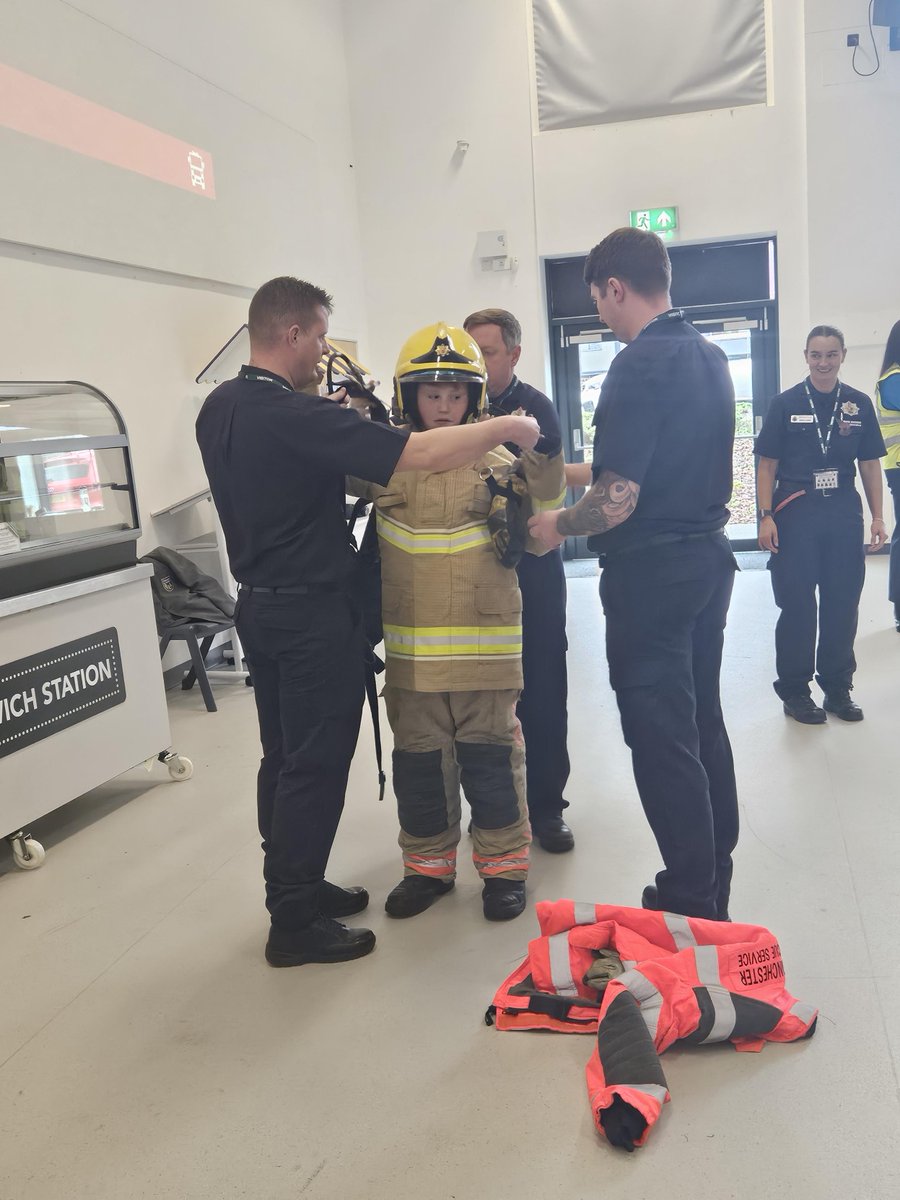UnsworthAcademy's tweet photo. The Year 8s had a fantastic day with Bee Safe - taking part in engaging informative sessions and even getting the chance to try on real fire service PPE! #BeeSafe #FireService #TeamUnsworth https://t.co/0e0Onx3Vov
