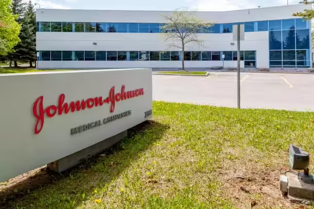 ETHealthWorld's tweet image. J&amp;amp;J faces first UK lawsuits alleging its baby powder caused cancer

#Talc I #adverse_event I #cancer I #UK I #Lawsuit I @JNJNews  

Read more:
health.economictimes.indiatimes.com/news/industry/…
